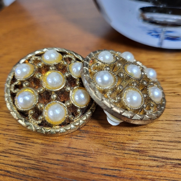 Vintage Openwork Plastic Gold Tone Clip On Earrings with Faux Pearls - Picture 12 of 13